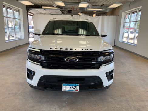 Used 2022 Ford Expedition Max Limited AWD/4WD image 3