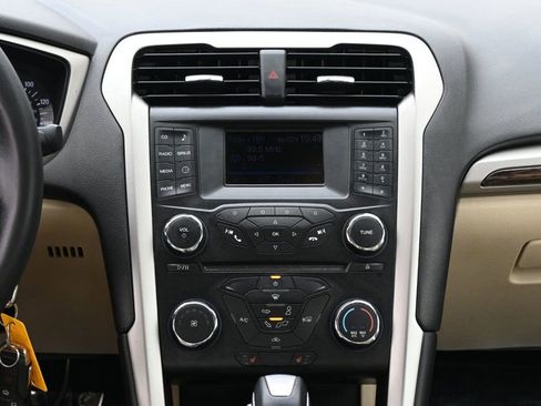 Used 2013 Ford Fusion SE image 10