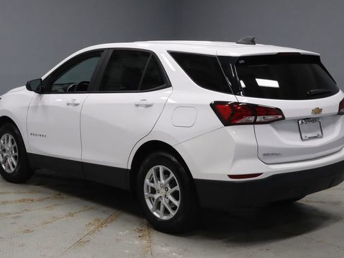 Used 2024 Chevrolet Equinox LS w/ LS Convenience Package FWD image 8