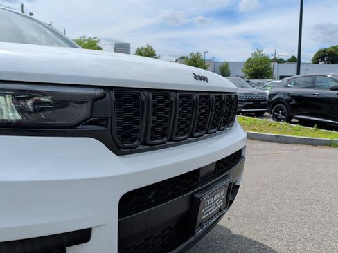 Used 2023 Jeep Grand Cherokee L Laredo AWD/4WD image 9