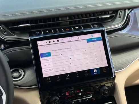 Used 2023 Jeep Grand Cherokee 4WD 4xe image 32