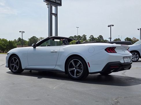 Used 2024 Ford Mustang Convertible RWD image 3