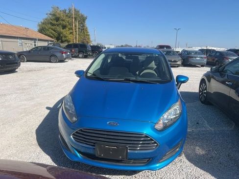 Used 2014 Ford Fiesta SE image 2
