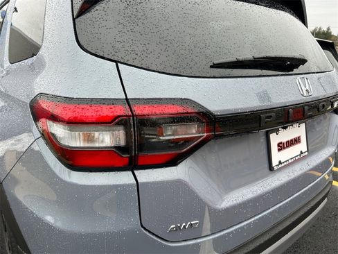 New 2025 Honda Pilot Touring image 16