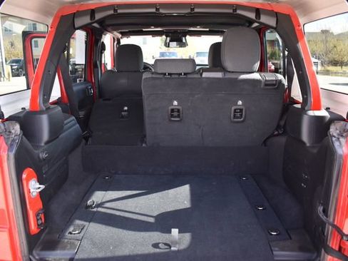 Used 2025 Jeep Wrangler Sahara AWD/4WD image 22