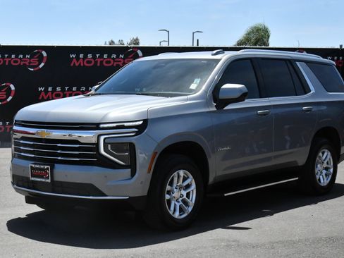Used 2025 Chevrolet Tahoe LT AWD/4WD image 3
