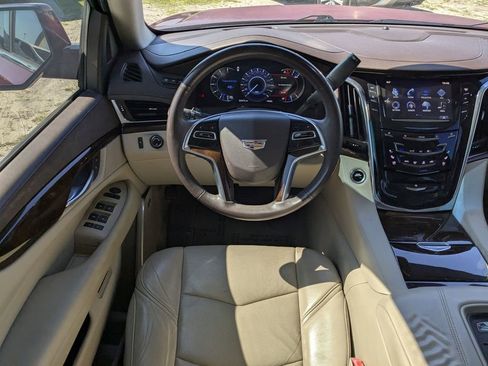Used 2017 Cadillac Escalade Luxury RWD image 13
