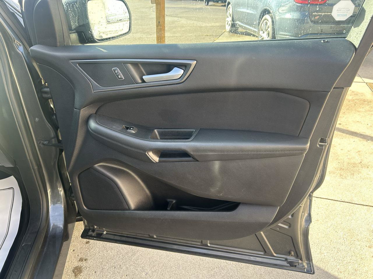 Used 2019 Ford Edge SE FWD image 16