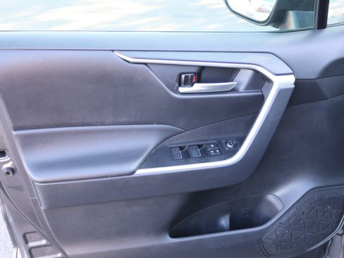 Used 2025 Toyota RAV4 XLE FWD image 16