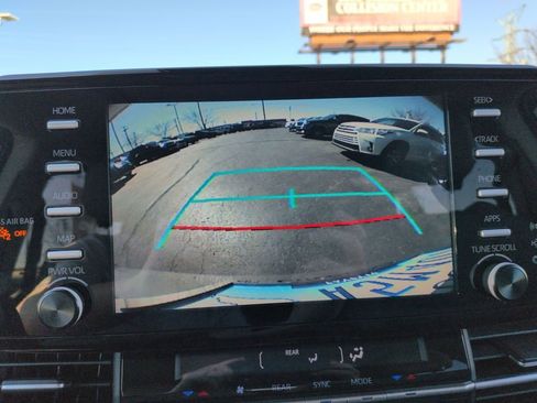 Used 2021 Toyota Sienna XLE image 20