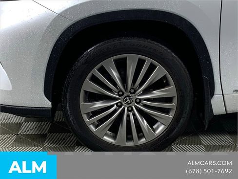 Used 2023 Toyota Highlander Platinum AWD/4WD image 18