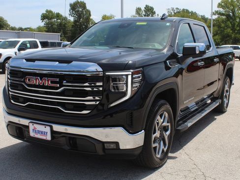 Used 2024 GMC Sierra 1500 SLT w/ SLT Premium Plus Package AWD/4WD image 5