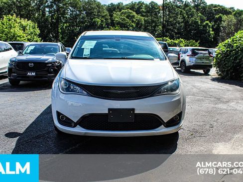 Used 2019 Chrysler Pacifica Touring Plus w/ S Appearance Package FWD image 9