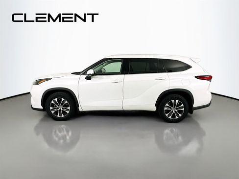 Used 2022 Toyota Highlander XLE image 4