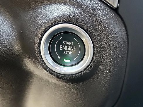 Used 2023 GMC Sierra 3500 Denali w/ Technology Package AWD/4WD image 29