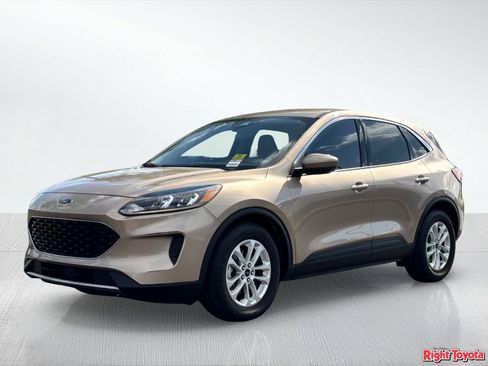 Used 2020 Ford Escape SE FWD image 2