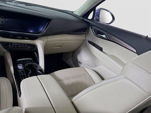 Used 2023 Buick Envision Avenir image 18