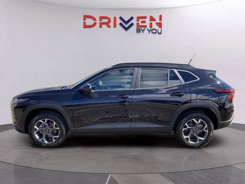 New 2026 Chevrolet Trax LT w/ Driver Confidence Package image 2