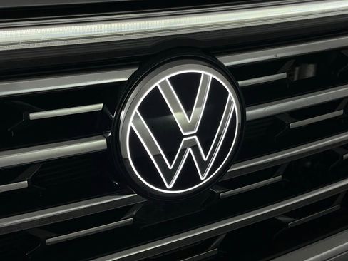 Used 2025 Volkswagen Atlas SEL AWD/4WD image 13