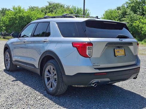 Certified 2023 Ford Explorer XLT w/ Equipment Group 202A AWD/4WD image 5