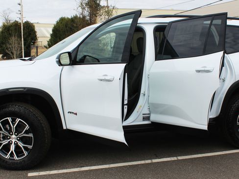 New 2026 GMC Acadia AT4 image 4