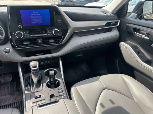 Used 2023 Toyota Highlander XLE image 27