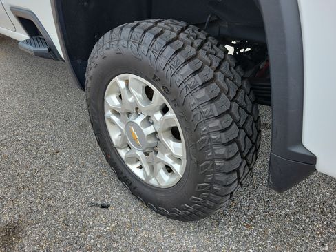 Used 2024 Chevrolet Silverado 2500 LT AWD/4WD image 26