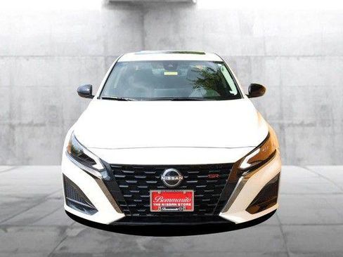 Used 2025 Nissan Altima 2.5 SR w/ SR Premium Package FWD image 4