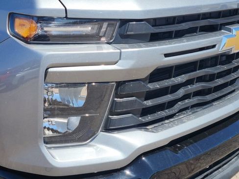 Used 2024 Chevrolet Silverado 2500 Custom w/ Custom Value Package AWD/4WD image 9