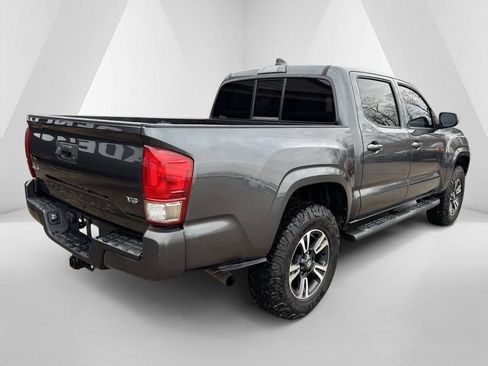 Used 2020 Toyota Tacoma SR image 7
