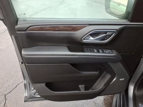 Used 2021 Chevrolet Suburban LT image 27