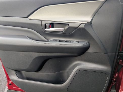 Used 2025 Toyota Grand Highlander AWD image 13