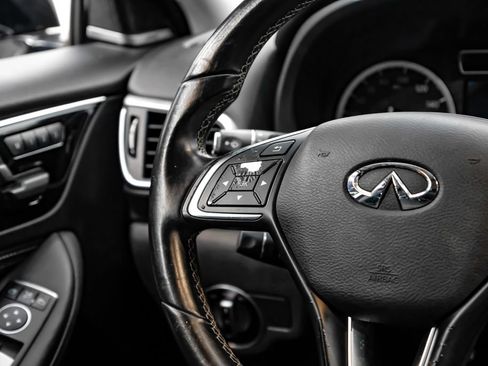 Used 2017 INFINITI QX30 Premium w/ Navigation Package AWD/4WD image 16