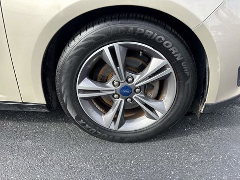 Used 2018 Ford Focus SE w/ SE Appearance Package image 31