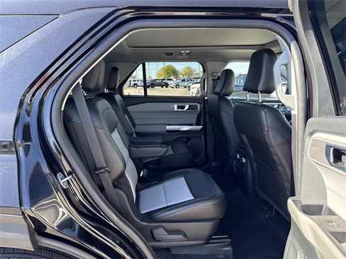 Used 2022 Ford Explorer XLT w/ Equipment Group 202A image 18