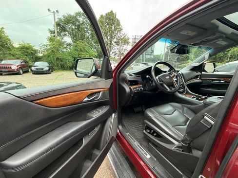 Used 2017 Cadillac Escalade Premium Luxury AWD/4WD image 9