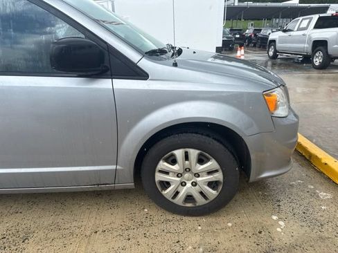 Used 2018 Dodge Grand Caravan SE FWD image 21