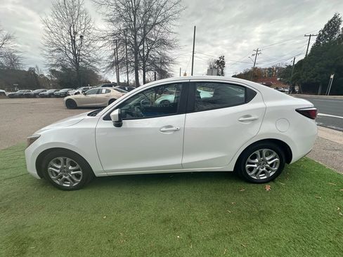 Used 2018 Toyota Yaris iA image 4