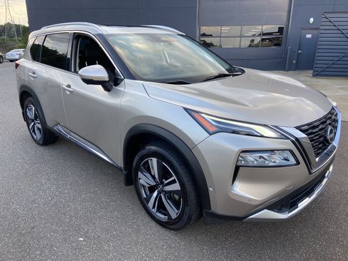 Certified 2023 Nissan Rogue Platinum w/ Platinum Premium Package FWD image 3