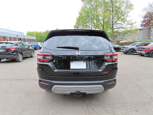 Used 2023 Honda Pilot TrailSport image 5