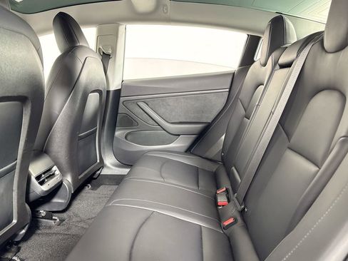 Used 2018 Tesla Model 3 Long Range RWD image 9