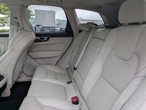 Certified 2022 Volvo XC60 B5 Inscription w/ Advanced Package image 14