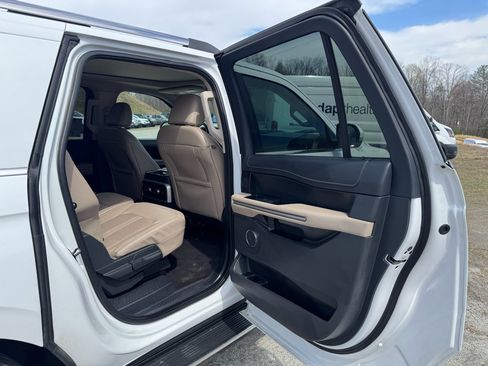 Used 2023 Ford Expedition Max Limited image 14