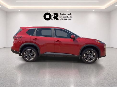 Used 2024 Nissan Rogue SV w/ SV Premium Package FWD image 6