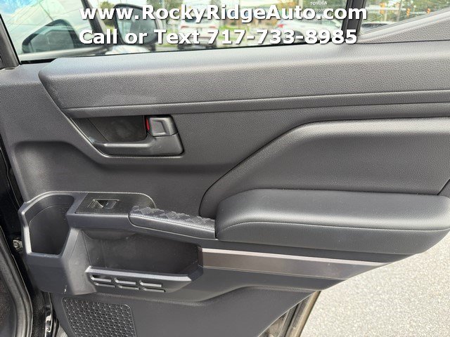 Used 2025 Toyota 4Runner SR5 AWD/4WD image 31