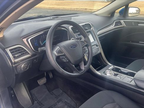 Used 2017 Ford Fusion SE w/ Fusion SE Technology Package image 14