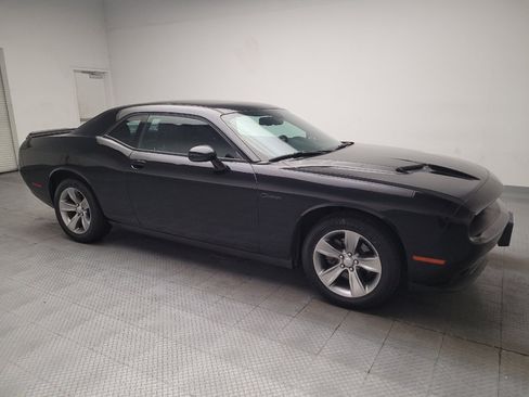 Used 2019 Dodge Challenger SXT RWD image 11