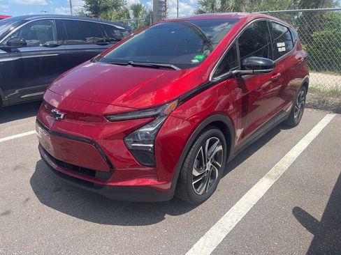 Used 2023 Chevrolet Bolt LT w/ Infotainment Package FWD image 3