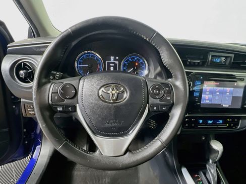 Used 2018 Toyota Corolla SE w/ SE Premium Package FWD image 17