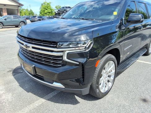 Certified 2023 Chevrolet Suburban LT w/ Luxury Package RWD image 9